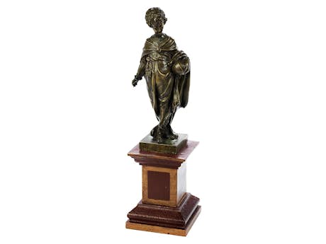 Museale Bronzefigur eines Jünglings 